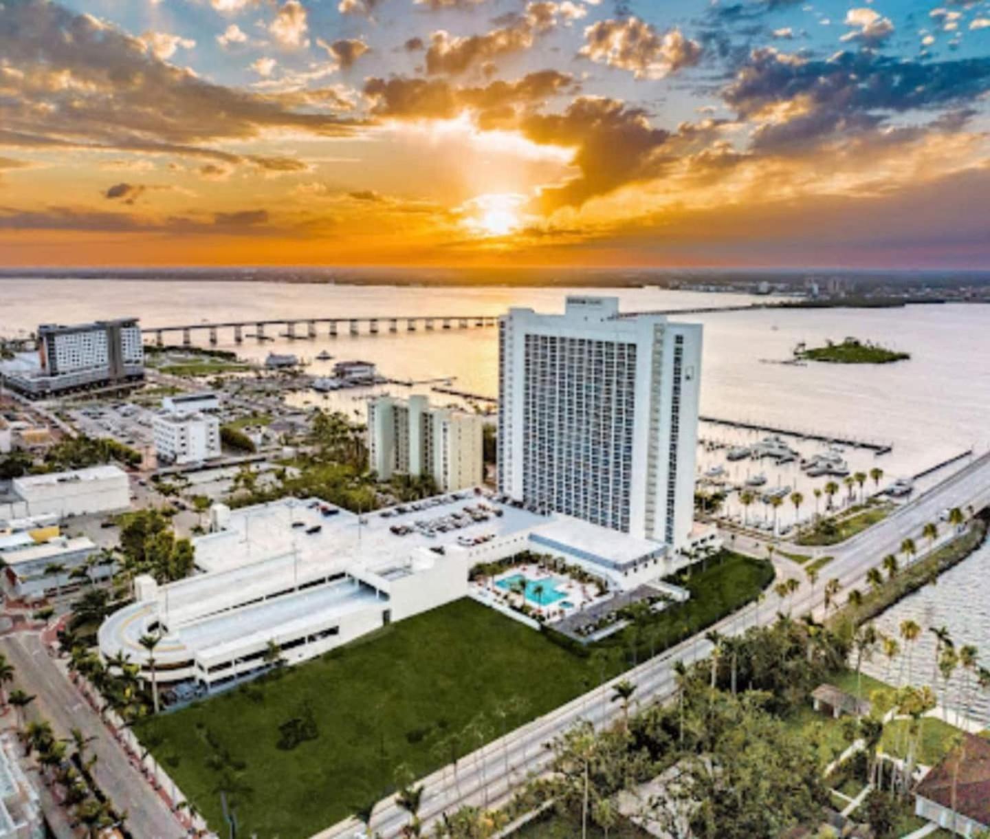 Stunning Water View Suite Fort Myers Exterior photo